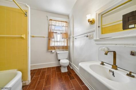 20 Leo Place Newark NJ 07108