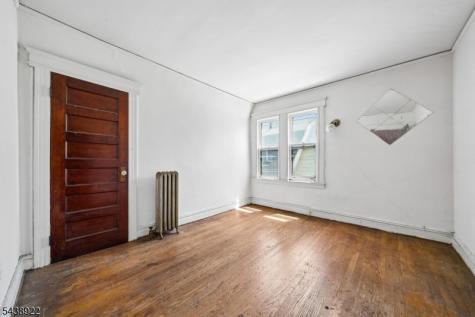 20 Leo Place Newark NJ 07108