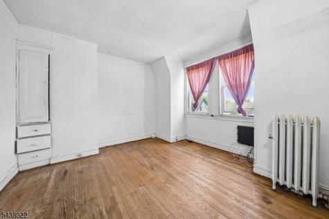 20 Leo Place Newark NJ 07108