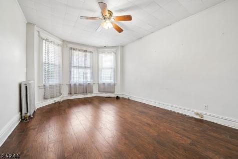 20 Leo Place Newark NJ 07108