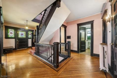 20 Leo Place Newark NJ 07108