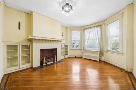 20 Leo Place Newark NJ 07108