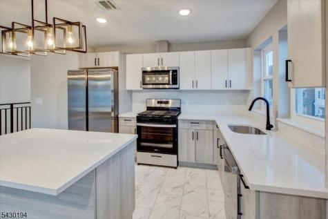 1081 18TH Avenue Newark NJ 07106