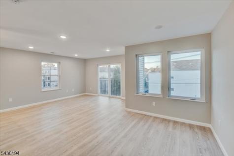 1081 18TH Avenue Newark NJ 07106