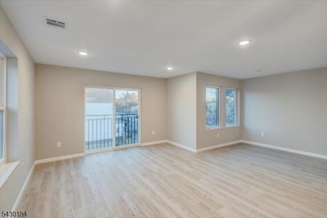 1081 18TH Avenue Newark NJ 07106