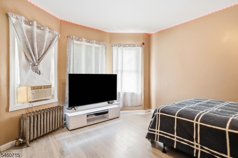 1053 Sanford Avenue Irvington NJ 07111