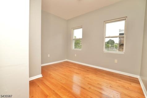 395 S 15th Street Newark NJ 07103
