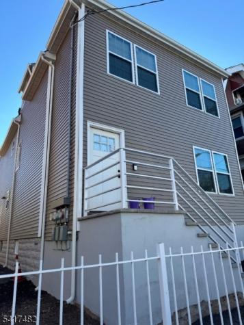 858 S 16th Street Newark NJ 07108
