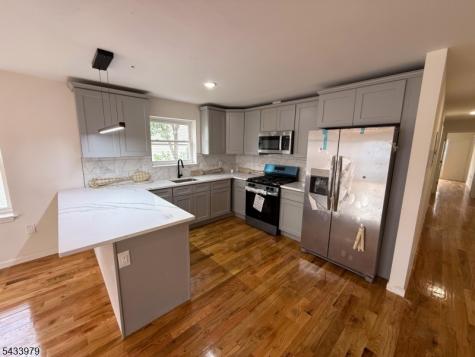 144 Fabyan Place Newark NJ 07112
