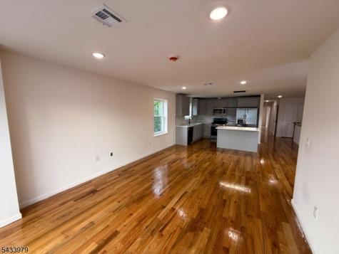 144 Fabyan Place Newark NJ 07112