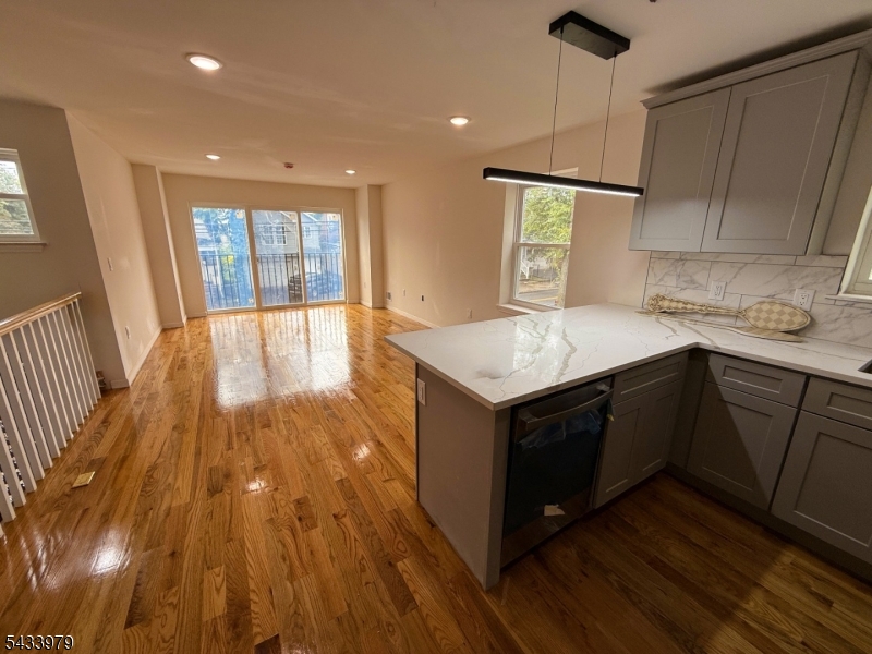 144 Fabyan Place Newark NJ 07112
