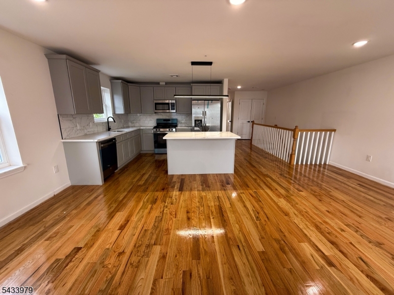 144 Fabyan Place Newark NJ 07112