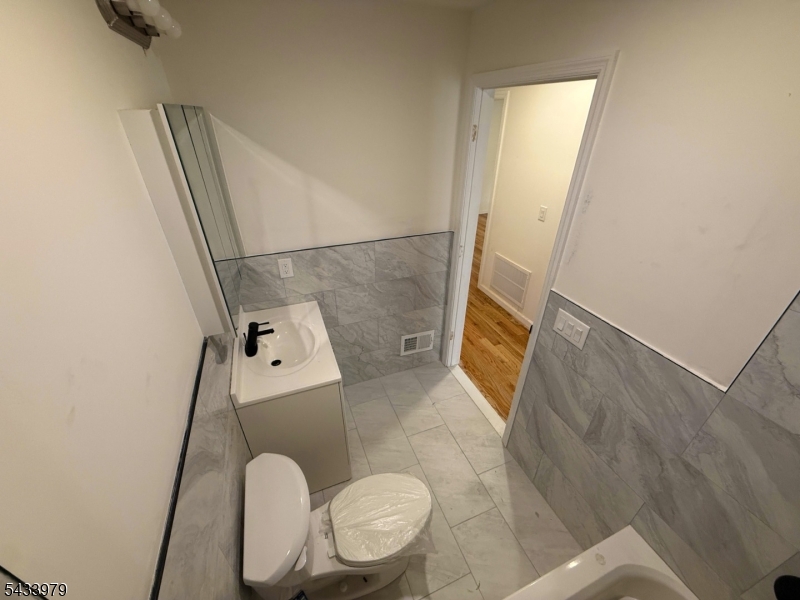 144 Fabyan Place Newark NJ 07112