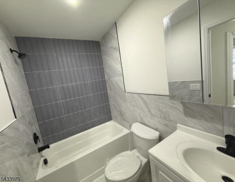 144 Fabyan Place Newark NJ 07112