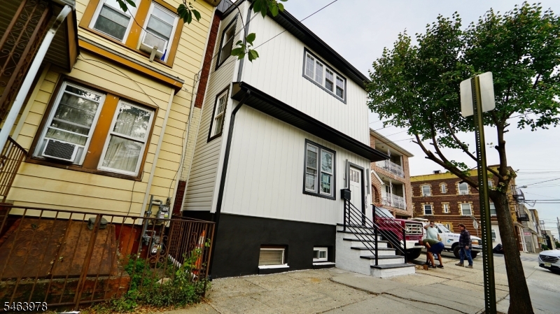 805 3RD Avenue Elizabeth NJ 07202