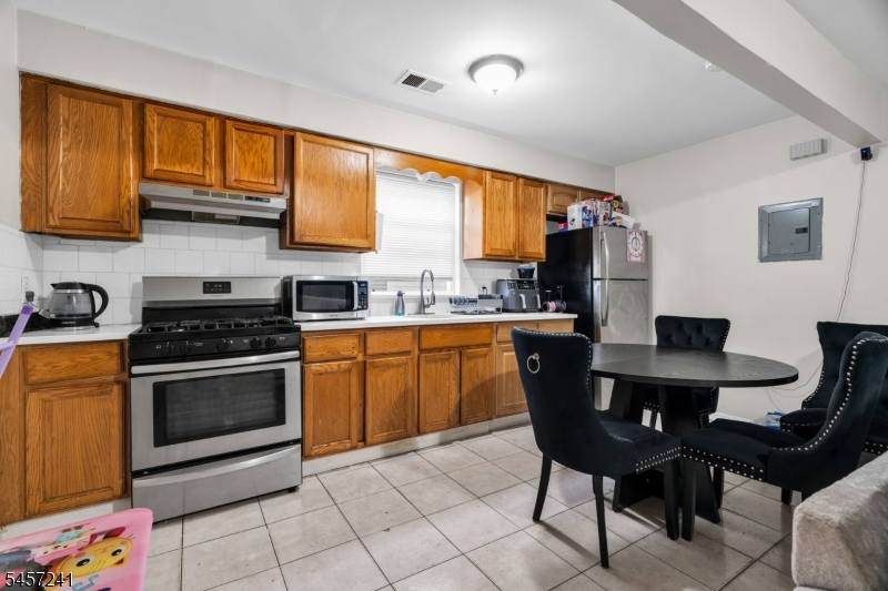 232 4TH Street Newark NJ 07107