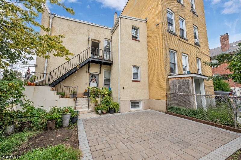 84 Westervelt Place Lodi NJ 07644