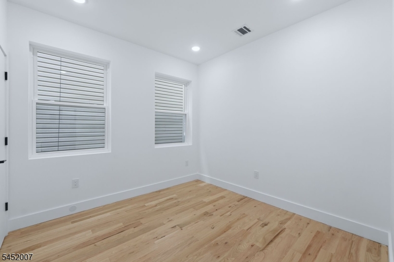 369 W 6th Avenue Newark NJ 07107
