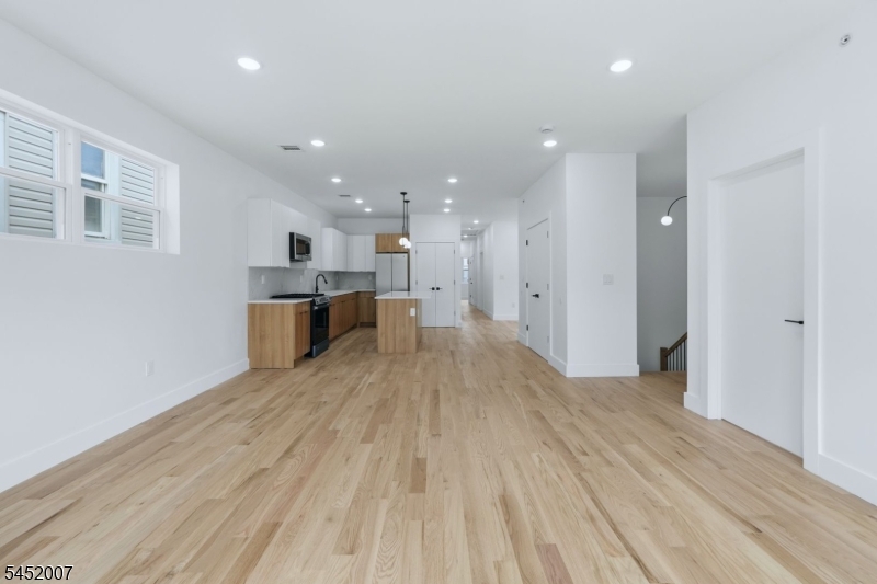 369 W 6th Avenue Newark NJ 07107