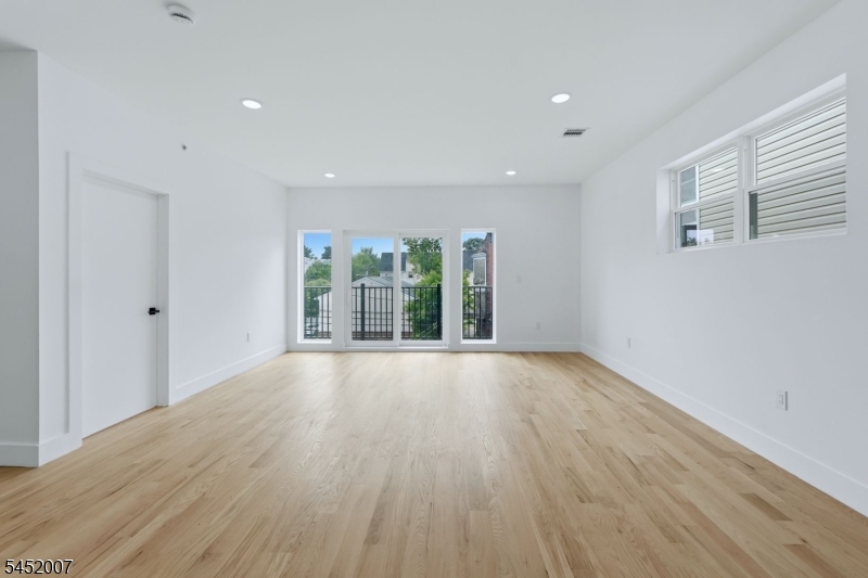 369 W 6th Avenue Newark NJ 07107