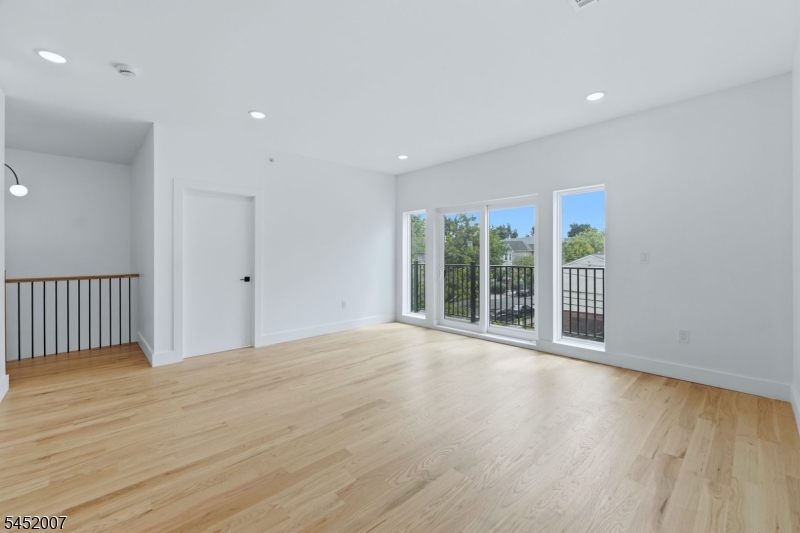 369 W 6th Avenue Newark NJ 07107
