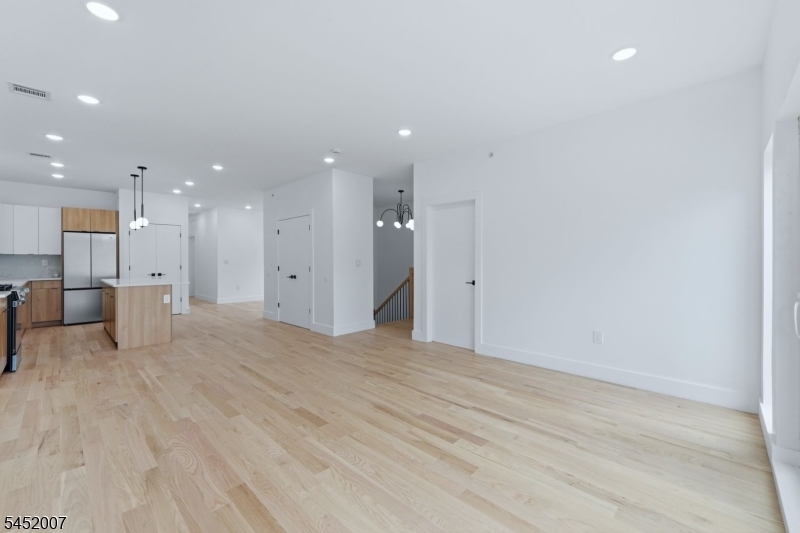 369 W 6th Avenue Newark NJ 07107