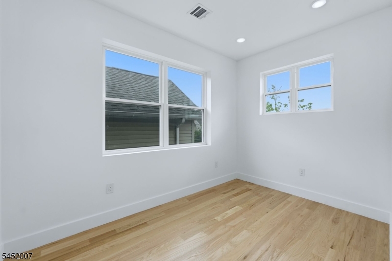 369 W 6th Avenue Newark NJ 07107