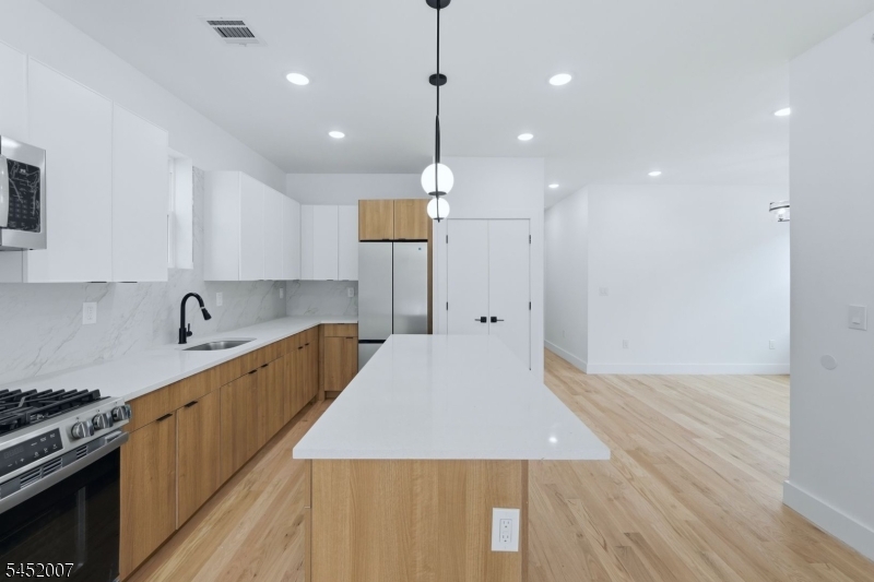 369 W 6th Avenue Newark NJ 07107