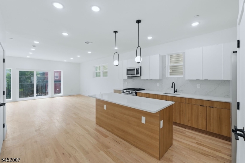 369 W 6th Avenue Newark NJ 07107
