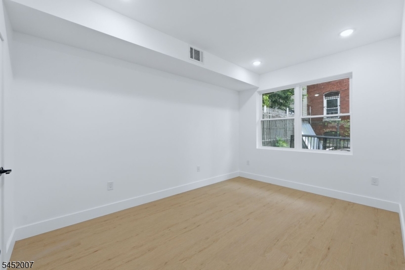 369 W 6th Avenue Newark NJ 07107