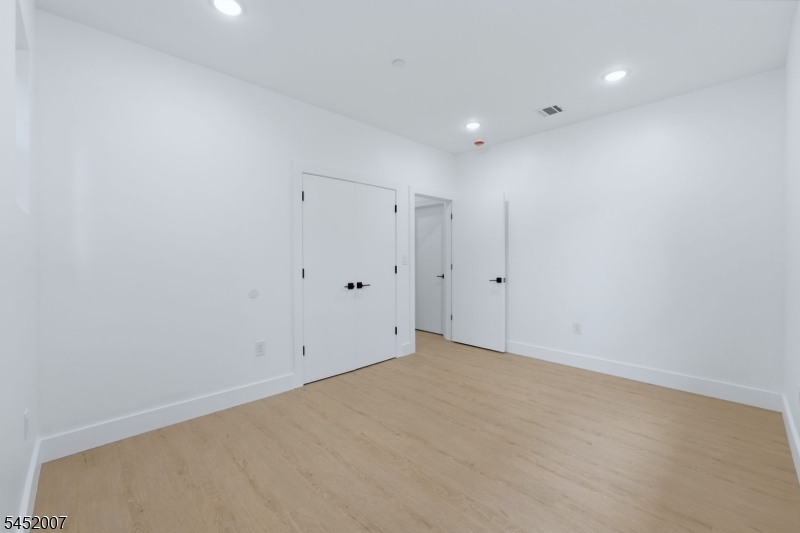 369 W 6th Avenue Newark NJ 07107