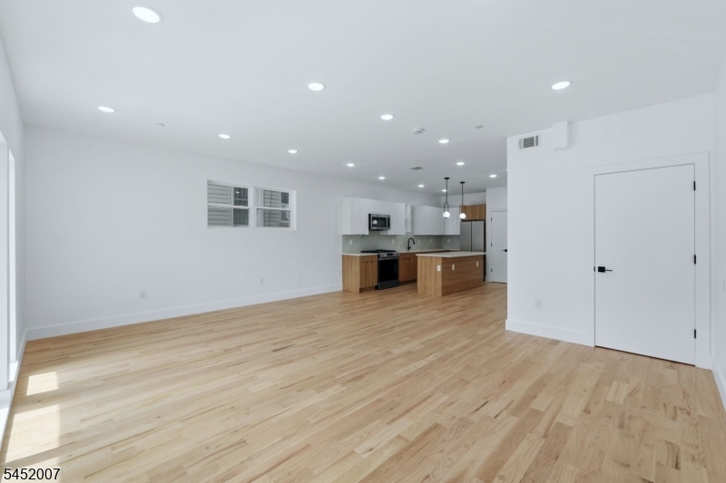 369 W 6th Avenue Newark NJ 07107
