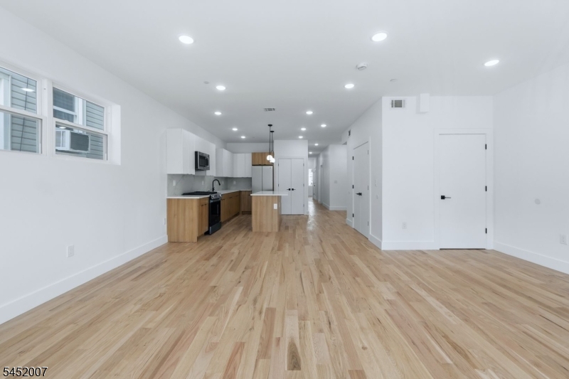 369 W 6th Avenue Newark NJ 07107