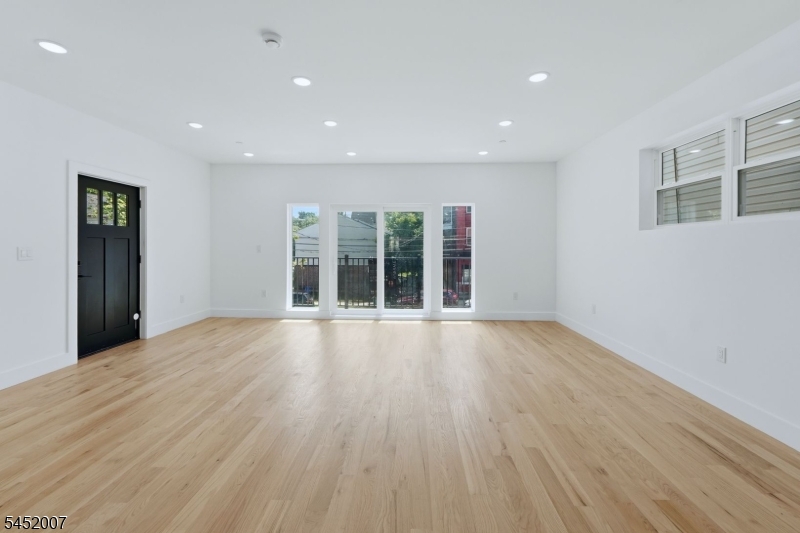 369 W 6th Avenue Newark NJ 07107