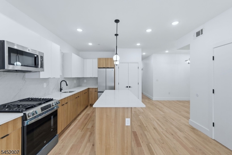 369 W 6th Avenue Newark NJ 07107