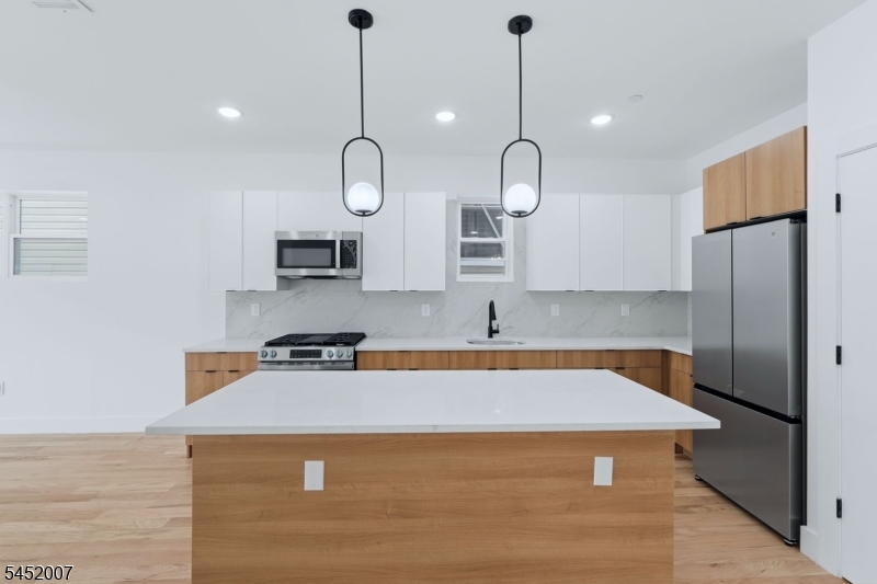 369 W 6th Avenue Newark NJ 07107
