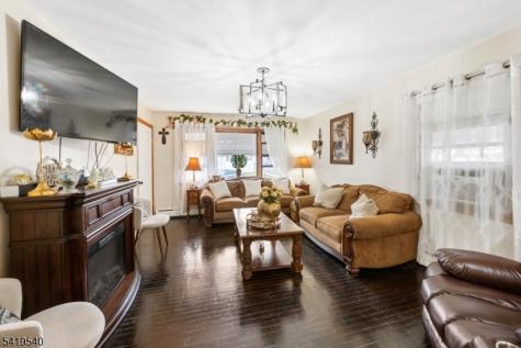 34 Henry Street Woodbridge NJ 07064