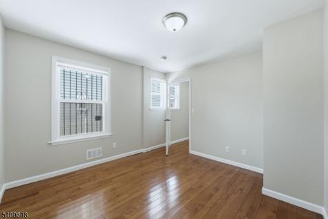 314 7TH Avenue W Newark NJ 07107