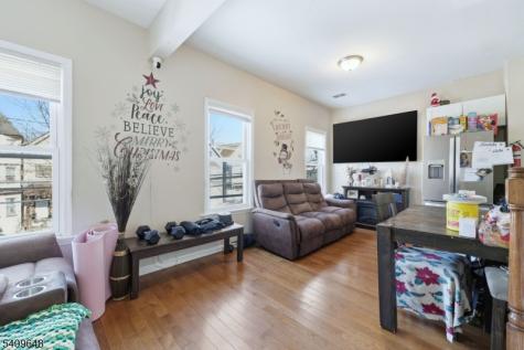 314 7TH Avenue W Newark NJ 07107