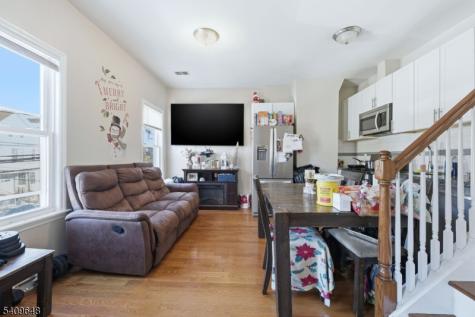 314 7TH Avenue W Newark NJ 07107