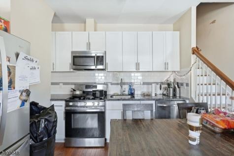 314 7TH Avenue W Newark NJ 07107