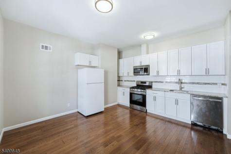 314 7TH Avenue W Newark NJ 07107