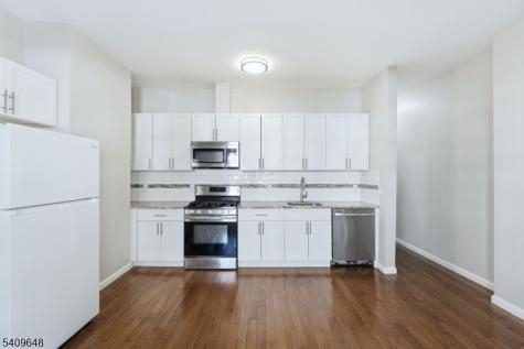 314 7TH Avenue W Newark NJ 07107