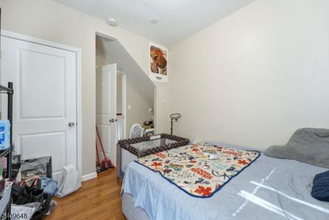 314 7TH Avenue W Newark NJ 07107