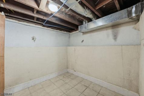 314 7TH Avenue W Newark NJ 07107