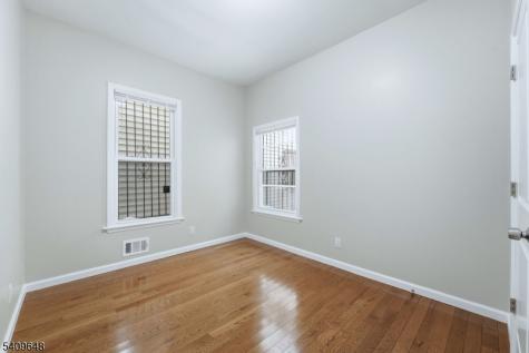 314 7TH Avenue W Newark NJ 07107