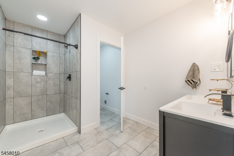662 18TH Avenue Irvington NJ 07111