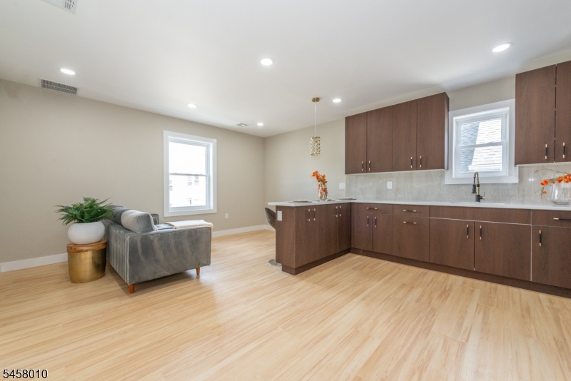 662 18TH Avenue Irvington NJ 07111