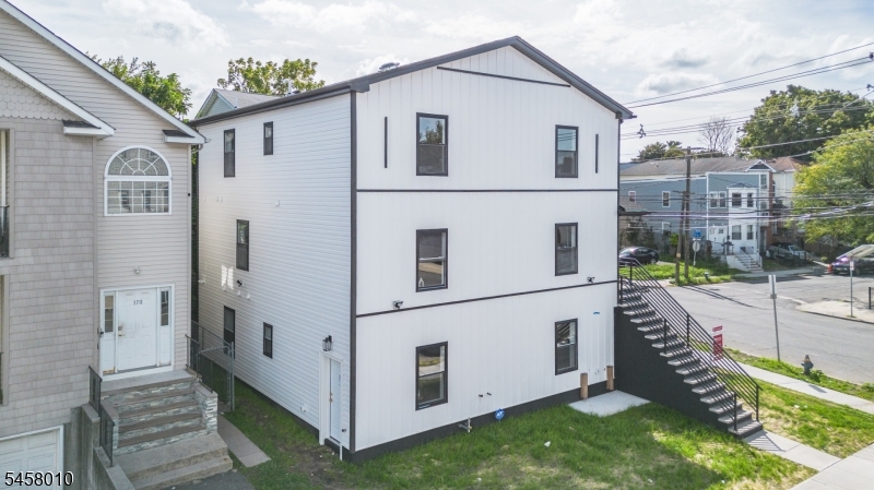 662 18TH Avenue Irvington NJ 07111