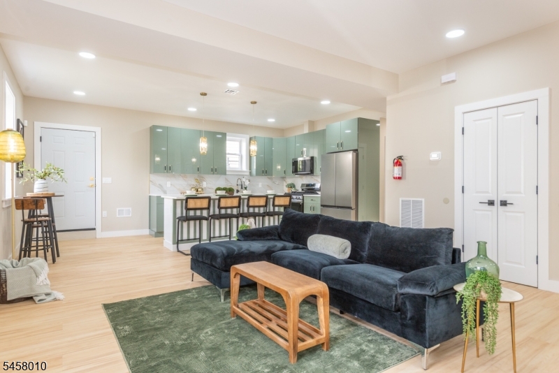 662 18TH Avenue Irvington NJ 07111